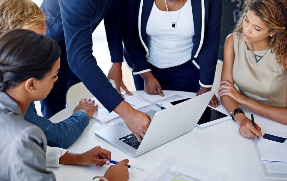 Start a company in Dubai and get personalised mentorship about creating a mission and vision statement with xlr8